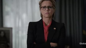 Alxander Mcqueen Noir Pointe de l'Épaule Blazer porté par Elizabeth McCord (Téa Leoni) à Madame la Secrétaire Saison 06 Episode 07