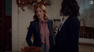 Joie Navy Denim Blazer usado por Julia Bechley (Brittany Snow) en Almost Family Season01 Episodio05