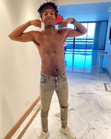 Gucci Vinyle avec visière Web porté par 21 Sauvage sur son Instagram account @21savage