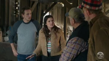 Madewell Sherpa Portland Jacket usado por Rio (Lake Bell) en Bless This Mess Temporada 02 Episodio 07