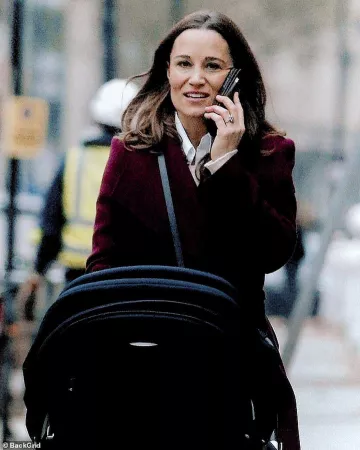 Banana Republic Dou­ble Faced Wrap Coat worn by Pippa Middleton London November 21, 2019