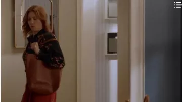 Bolso de cuero mediano Madewell usado por Julia Bechley (Brittany Snow) en Almost Family Season01 Episodio05