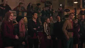 Rouge Rouge Valentino pied-de-poule veste en Tweed porté par Cheryl Fleur (Madelaine Petsch) à Riverdale Saison 4 Épisode 7