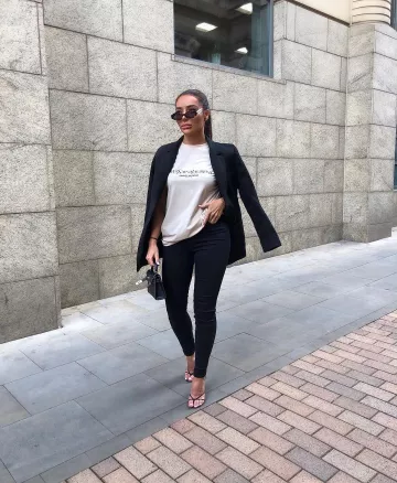 Noir Jamie Jeans de Paige sur l'Instagram account @paigekh