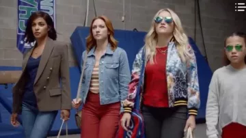 Rag & Bone Rouge t-Shirt porté par Roxy Doyle (Emily Osment) dans Presque Famille Season01 Episode05