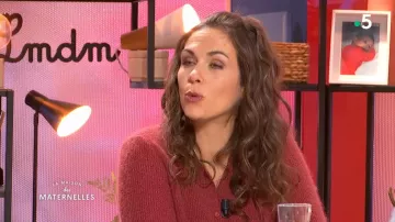 Le gilet rouge de Marie Perarnau dans La maison des maternelles