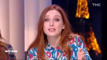 The shirt flowers blue and pink Bella Jones Alison Wheeler in the Daily of November 20, 2019