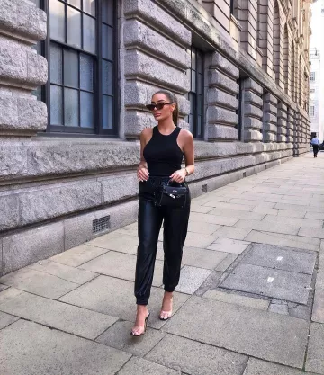 Top In Black of Paige on the Instagram account @paigekh