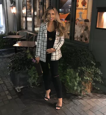 Jeans noir de Chloé Hollande sur l'Instagram account @chloe_lauren_xx