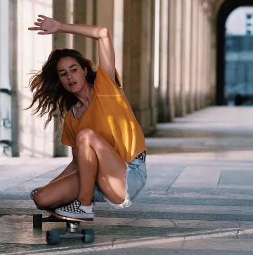 T shirt jaune de Alice David sur le compte Instagram de @alice___david