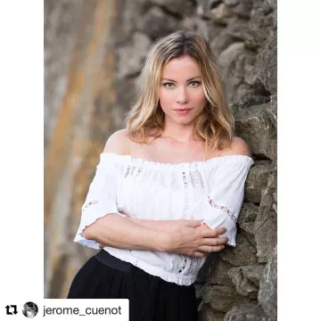 Top en dentelle blanc de Maud Baecker sur le compte Instagram de @maudbaecker