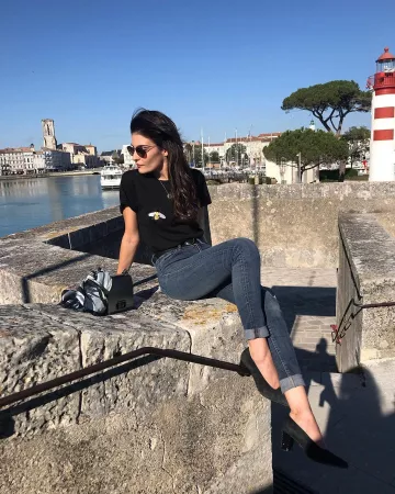 Zapatos de ante con pequeños tacones cuadrados de Eleonore Sarrazin en la cuenta de Instagram de @leo_saca