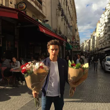 Lacoste bomber por Axel Auriant en la cuenta de Instagram de @axelauriant