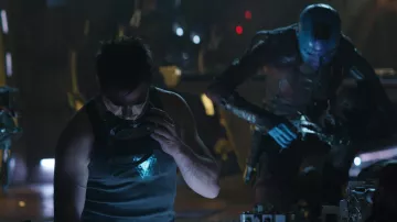 Iron Man Arc Réacteur débardeur porté par Tony Stark / Iron Man (Robert Downey Jr) dans Avengers: Endgame
