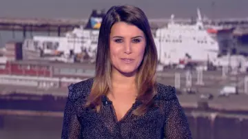 La robe plumetis portée par Karine Ferri dans Le tirage de l'euromillions
