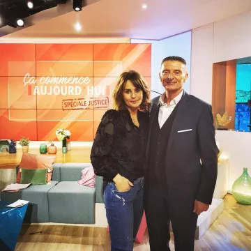 The shirt collar mao jacquard textured Blue of Faustine Bollaert on the account Instagram of @cacommenceauj