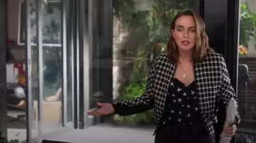 Blusa de seda L'Agence Nina usada por Angie D'Amato (Leighton Meester) en Padres solteros Temporada 2 Episodio 8