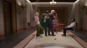 Adidas Originals Zapatillas Blancas y Verdes usadas por Eleanor Shellstrop (Kristen Bell) en The Good Place Temporada 04 Episodio 09