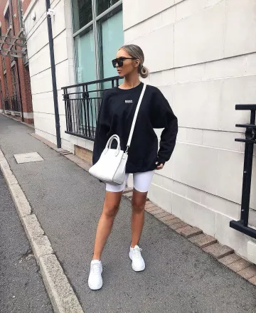 Black Sweatshirt of Alexx Coll on the Instagram account @alexxcoll