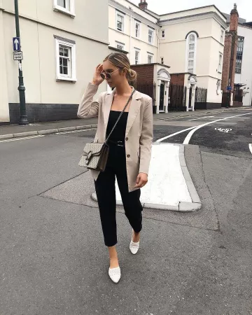Black Braid­ed Flat of Alexx Coll on the Instagram account @alexxcoll