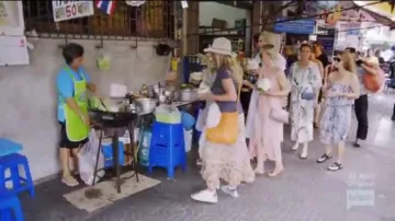 Hermes Orange Leather Cross Body Bag usado por Kary Brittingham en The Real Housewives of Dallas Temporada 04 Episodio 12