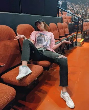 La Montagne Génial Unicorn, T-Shirt porté par Taylor Hill Instagram Pic 22 novembre 2019