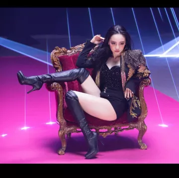 Mini short noir de Goo Hara sur le compte Instagram de @koohara__