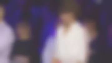 The white blouse in poplin, stripes, contrasting to the level of the sleeves of Mia Éméyé in Find the intruder the 23.11.2019