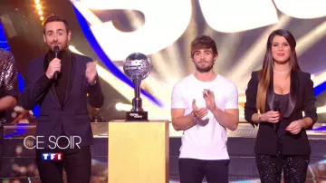 Le Pantalon Droit à Sequins Brodés de Karine Ferri dans Danse avec les Stars