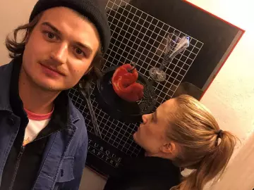 Le bonnet noir de Joe Keery sur le compte Instagram de @uncle_jezzy