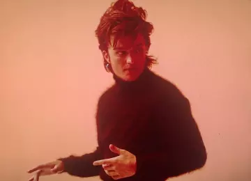 Le pull col roulé de Joe Keery sur le compte Instagram de @uncle_jezzy