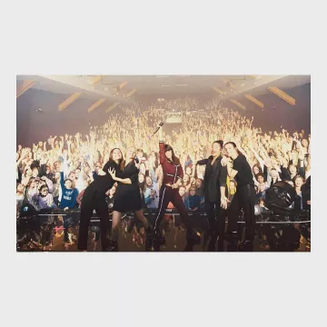 La veste courte en dentelle de Jenifer sur son compte Instagram @jeniferofficiel