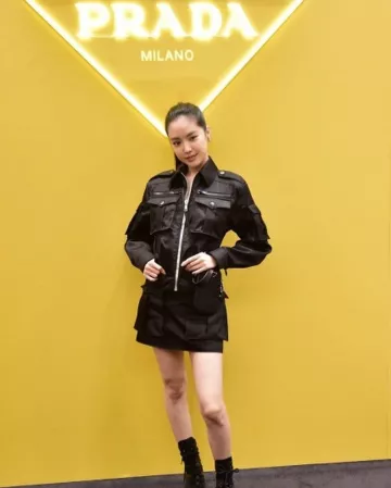 Le mini sac Prada Nylon Cargo porté par Son Na-eun sur le compte Instagram de @marcellasne_