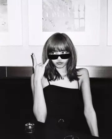 Le débardeur noir de Lisa sur le compte Instagram de @lalalalisa_m