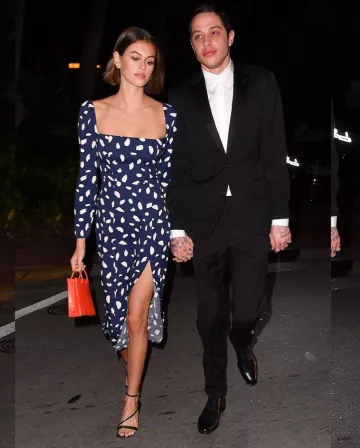 Reformation Sigmund Dress usado por Kaia Jordan Gerber Miami, Florida 23 de noviembre de 2019