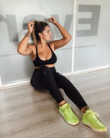Adidas Originals X Pharrell Williams Hu Nmd Orgulloso de Jessica Rose en la cuenta de Instagram @jessica_rose_uk