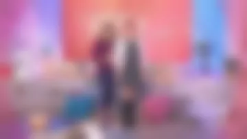 Le pull uni de Faustine Bollaert dans Ça commence aujourd'hui le 25.11.2019
