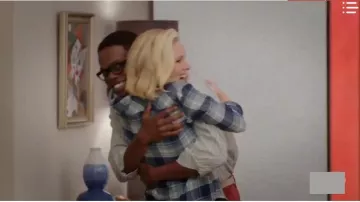 Paige Camisa azul a cuadros usada por Eleanor Shellstrop (Kristen Bell) en The Good Place Season04 Episode09
