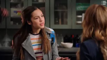 Blank Nyc Suede Belted Veste portée par Nini (Olivia Rodrigo) dans High School Musical: La Musique: La Série Season01 Episode03