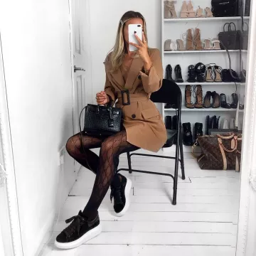 Alexander Mcqueen Baskets Noires d'Emily Cocklin sur l'Instagram account @emilycocklin