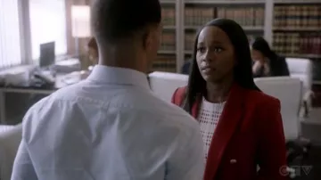 L'Agence de Kenzie Double Breasted Blazer porté par Michaela Pratt (Aja Naomi King) dans la Façon de s'en tirer avec Assassiner Saison 06 Episode 08