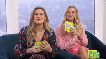 H:la nôtre Peppa Mini Jupe portée par Morgan Stewart sur E! Actualités 22 Novembre 2019