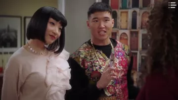 Sies Marjan Pink Ruf­fle Sweater worn by Mei Lin (Poppy Liu) in Sunnyside Season01 Episode09
