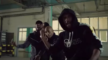 Le sweatshirt à capuche Sergio Tachnini porté par Soprano dans le clip Self Made Men de IAM feat. Psy 4 De La Rime
