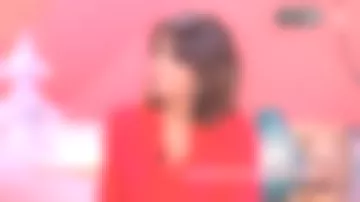 La blusa roja voladora de Faustine Bollaert en It Starts Today