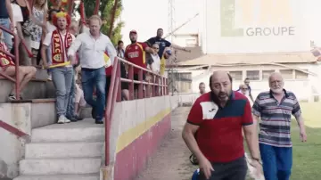The red polo Joma worn by Marco (Kad Merad) in A Beautiful team