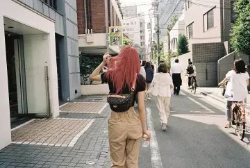 Le pantalon beige de Rosé sur le compte Instagram de @roses_are_rosie