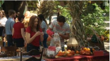 Madewell Bur­gundy Crew Neck Tee worn by Hope Mikaelson (Danielle Rose Russell) in Legacies Season02 Episode06