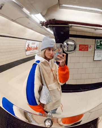 Grey Ribbed Hat of  Olivia Frost on the Instagram account @oliviabynature