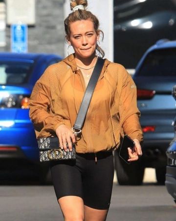 Dior 30 Montaigne Dior Oblique Bag usado por Hilary Duff Ralph 24 de noviembre de 2019